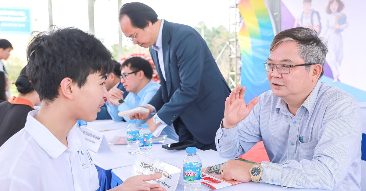 Lần đầu có ngưỡng điểm sàn ngành luật