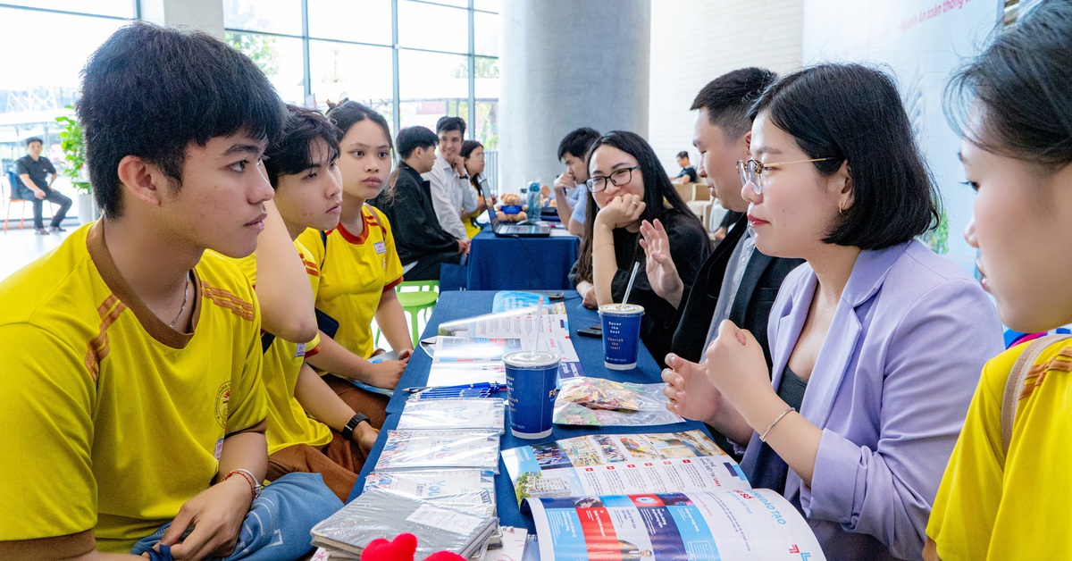 Trường đầu tiên ở TP.HCM công bố điểm sàn xét tuyển đại học 2026