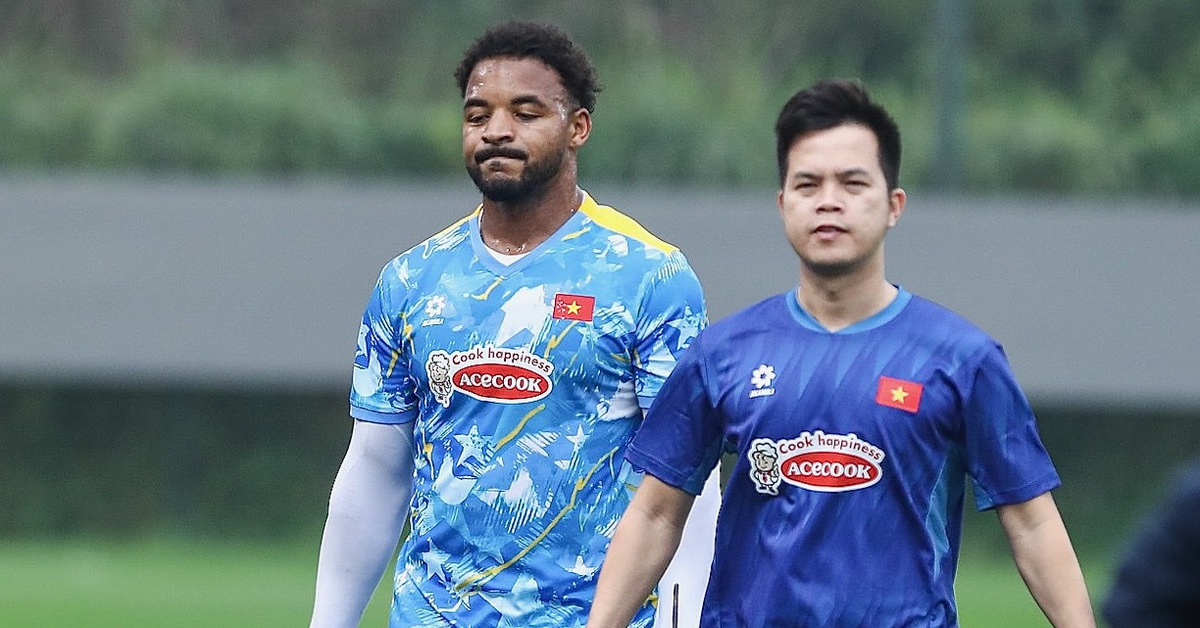 Xuân Son phải bỏ tập giữa chừng ở tuyển Việt Nam