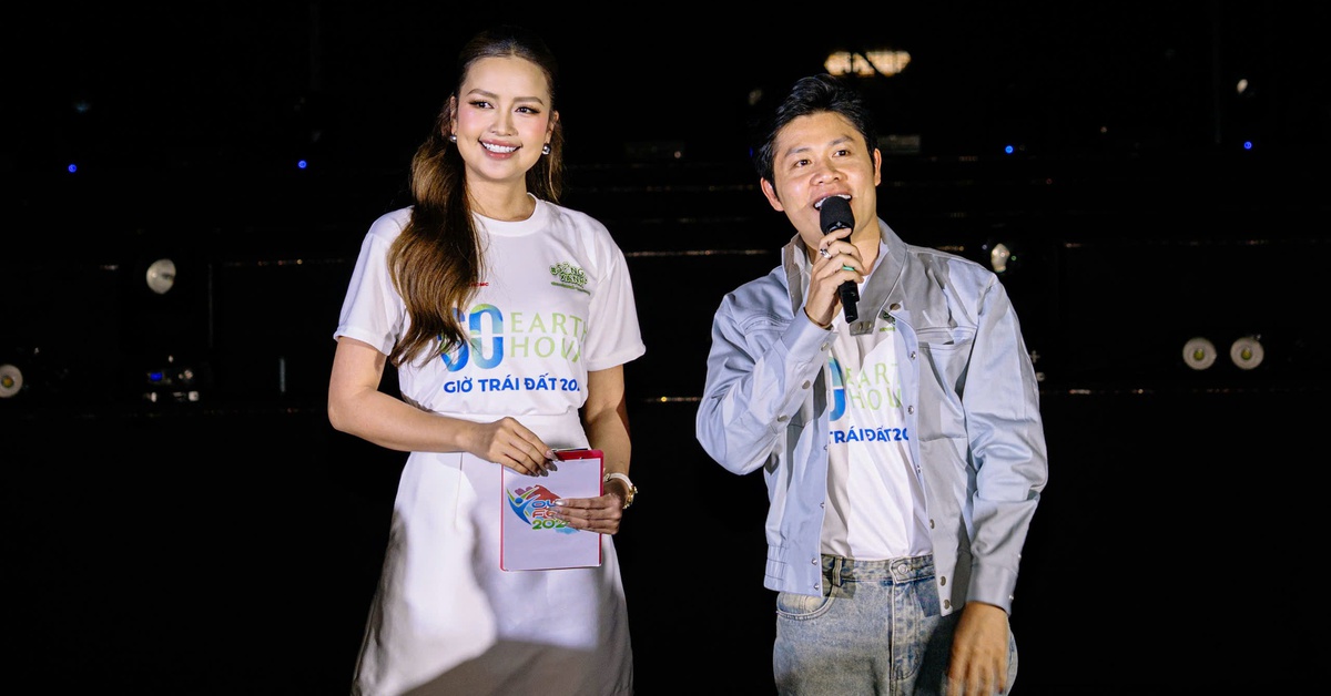 Nhạc sĩ Nguyễn Văn Chung và các nghệ sĩ cùng tuổi trẻ TP.HCM tắt đèn hưởng ứng Giờ Trái đất 2026