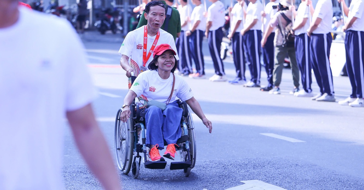 Hình ảnh đẹp từ Ngày chạy Olympic Vì sức khỏe toàn dân - Vì an ninh Tổ quốc tại TP.HCM