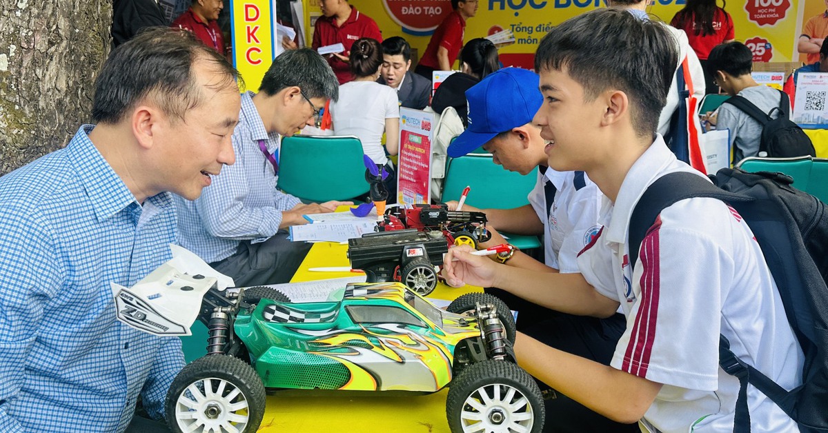 Học sinh miền Tây 'săn' ngành hot, trải nghiệm chọn nghề tại ngày hội tư vấn tuyển sinh