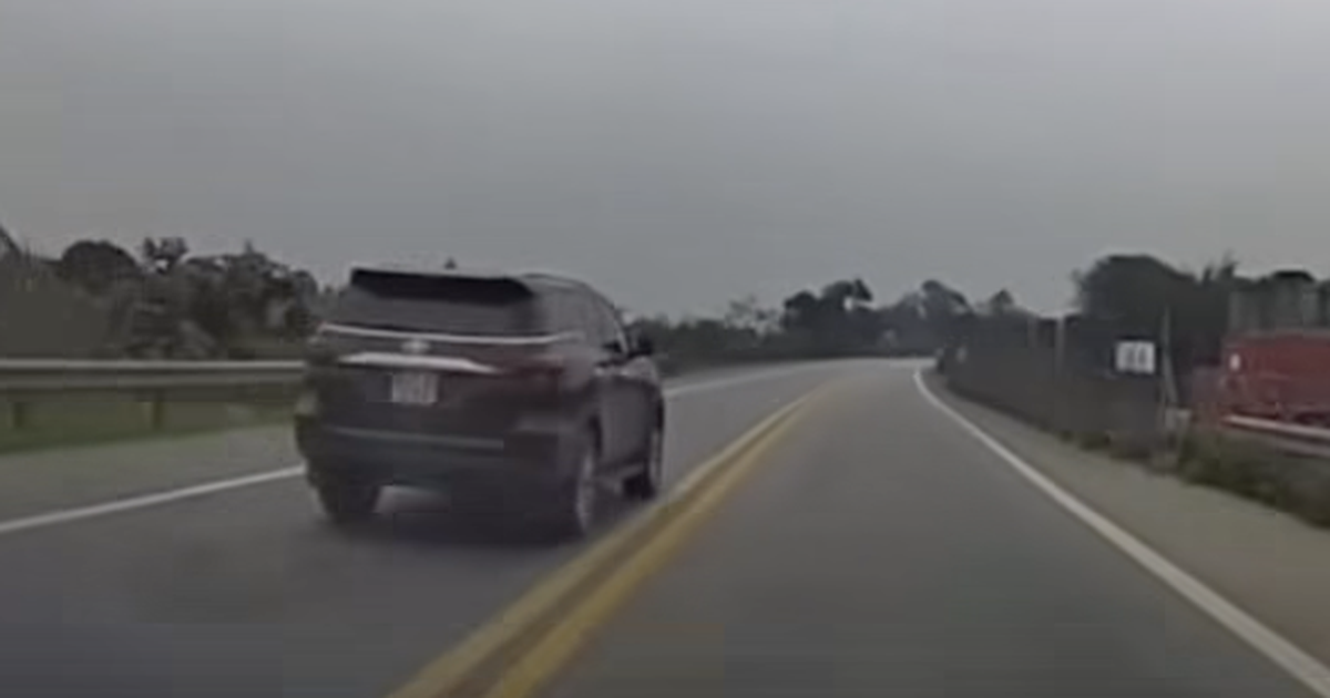 Xe biển xanh của cơ quan hành chính tỉnh lấn làn ngược chiều trên cao tốc, tài xế bị xử phạt