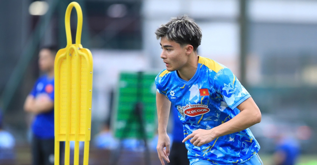 U23 Việt Nam đến Tây An, HLV Đinh Hồng Vinh nói gì khi loại Việt kiều Croatia?