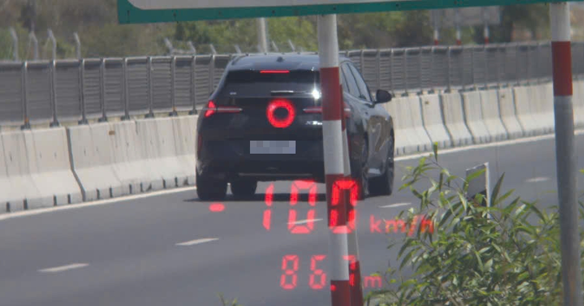 Chạy ô tô quá tốc độ, không giấy đăng kiểm và đăng ký, tài xế và chủ xe bị phạt 68,5 triệu đồng