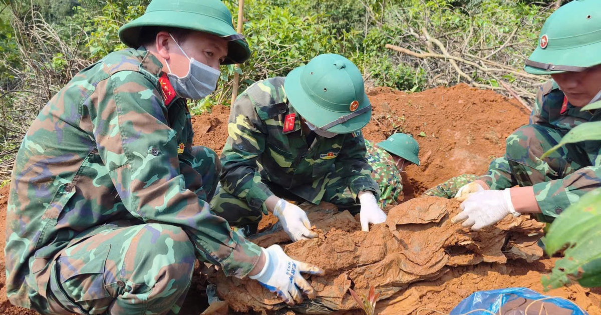 Phát hiện hài cốt liệt sĩ cùng nhiều di vật ở vùng rừng giáp biên giới Lào