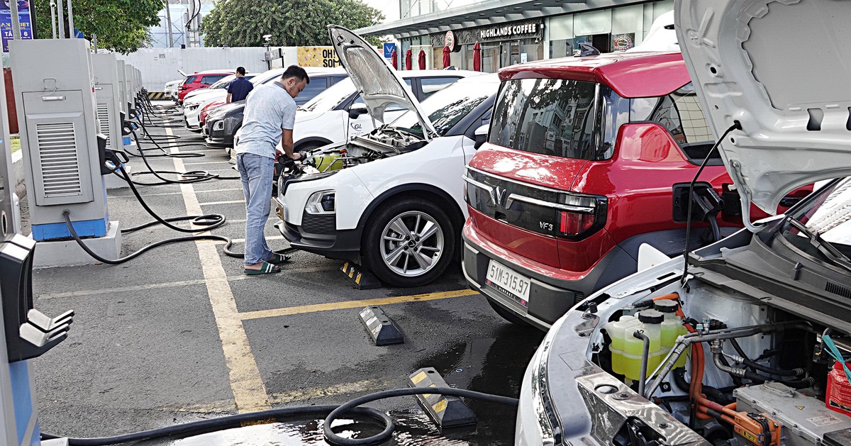 Giá xăng: Trong cái khó có thời cơ