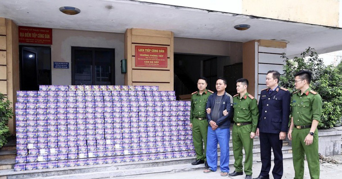 Hơn 700kg pháo hoa nổ 'ngụy trang' dưới 60 tấn sắn khô