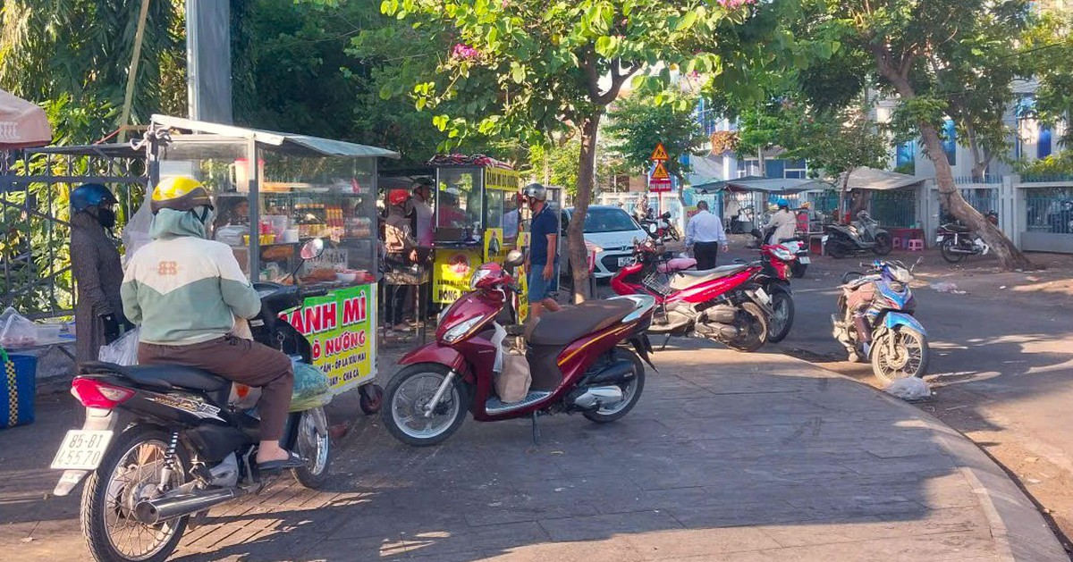 Phan Rang phát thông báo xử lý nghiêm buôn bán lấn chiếm lòng lề đường