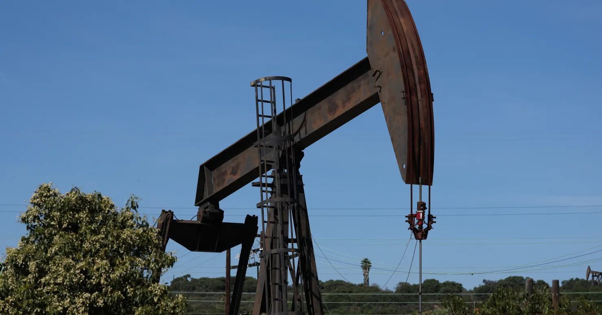 Giá dầu lao dốc rồi hồi phục, chứng khoán toàn cầu tăng mạnh sau khi ông Trump hoãn tấn công Iran