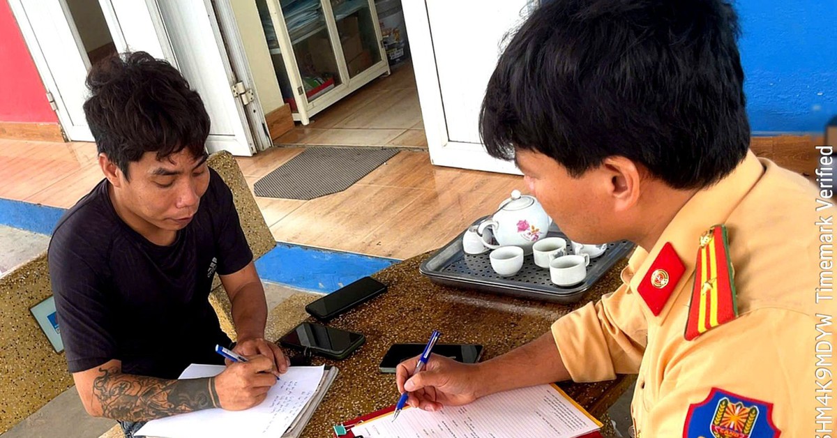 Tạm giữ giấy phép lái xe của tài xế trong clip vượt xe tại khu vực nguy hiểm