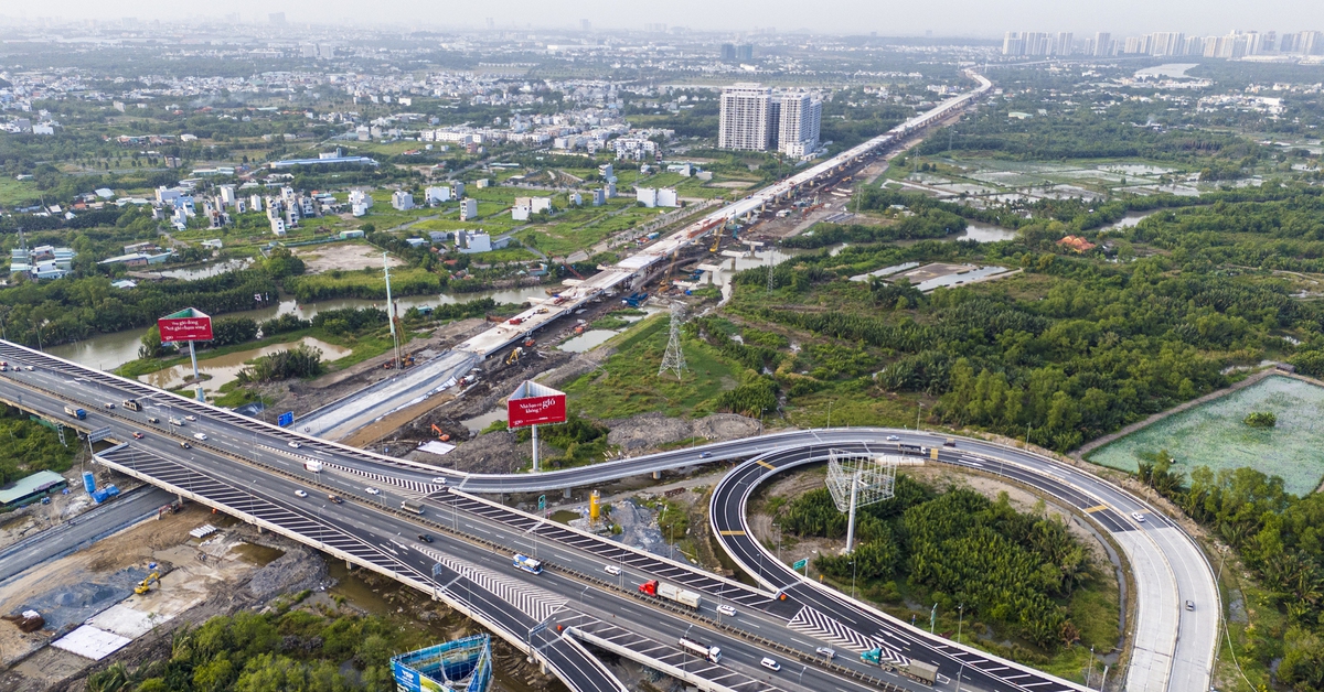 Chủ tịch UBND TP.HCM chỉ đạo tăng tốc các dự án kết nối sân bay Long Thành