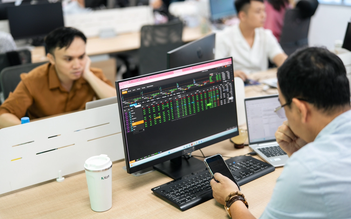 Chứng khoán 25-3: Ông Trump nói đạt 'đồng thuận lớn', Iran phủ nhận, nhà đầu tư nên làm gì lúc này?