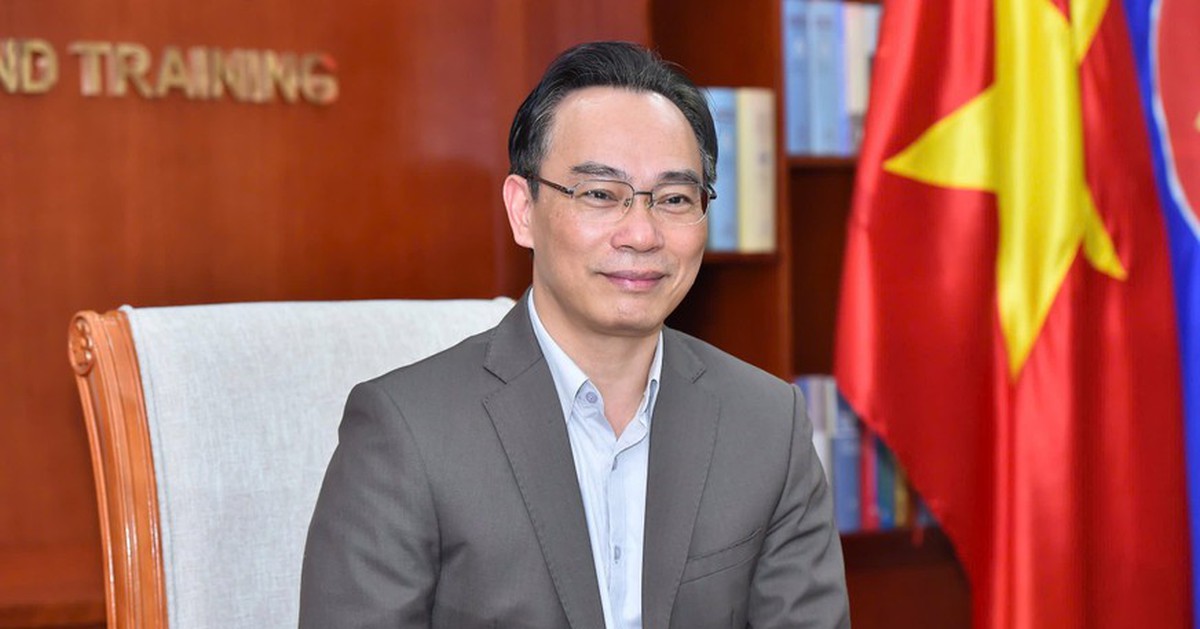 Quyền Bộ trưởng Hoàng Minh Sơn trả lời cử tri về việc xác nhận học bạ thay cấp bằng trung học cơ sở