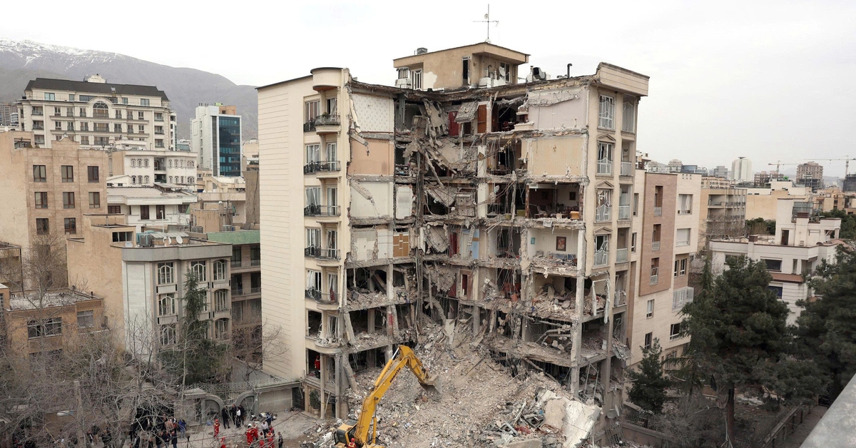 Canh bạc '5 ngày hoãn binh' của ông Trump