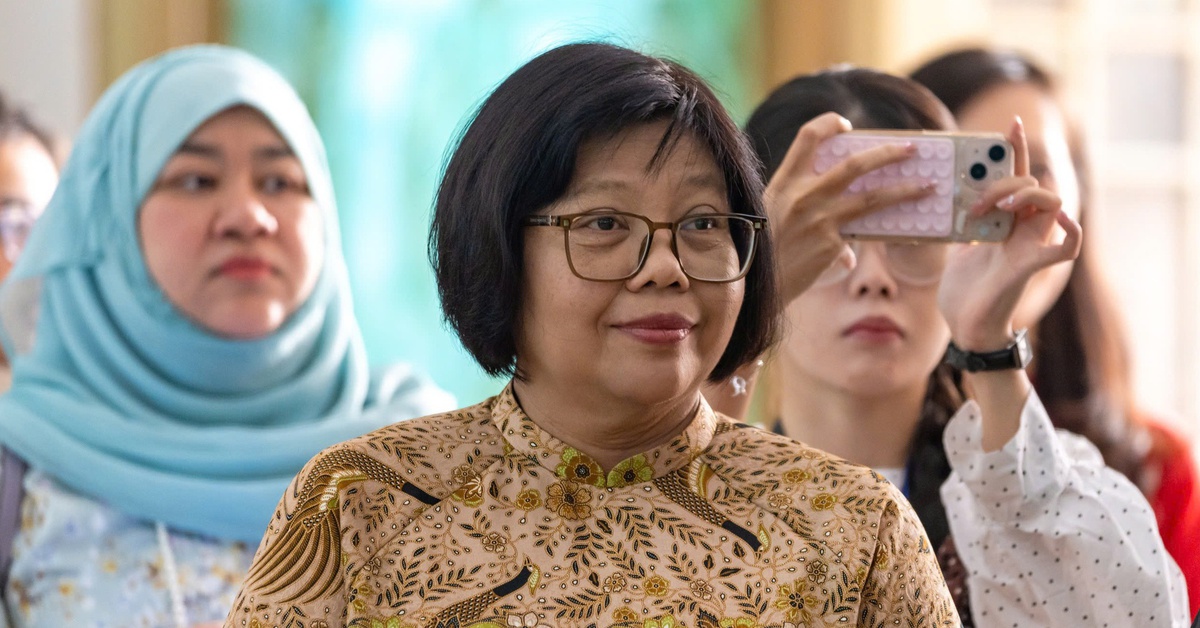 Các nữ tổng lãnh sự ở TP.HCM thăm Bảo tàng Lịch sử, xem múa rối nước