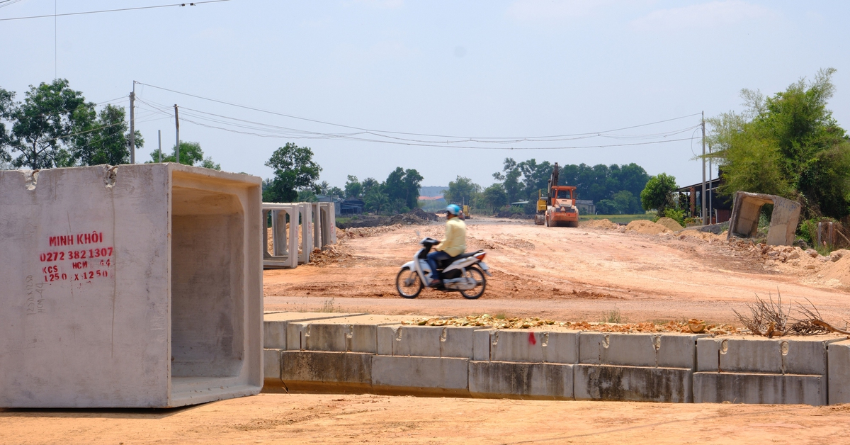 Đường Hồ Chí Minh qua Tây Ninh thi công cầm chừng vì thiếu nhiên liệu