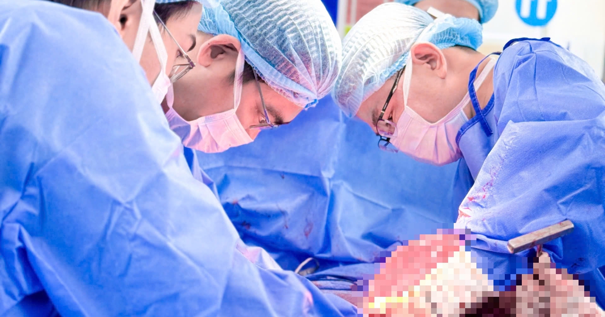 Mổ khối u xơ tử cung to như bụng bầu song thai những tuần cuối