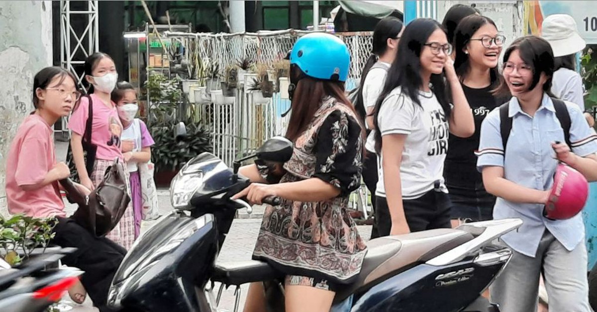 Dạy thêm, học thêm: Siết vẫn 'nóng' vì gốc rễ là thi cử và bằng cấp