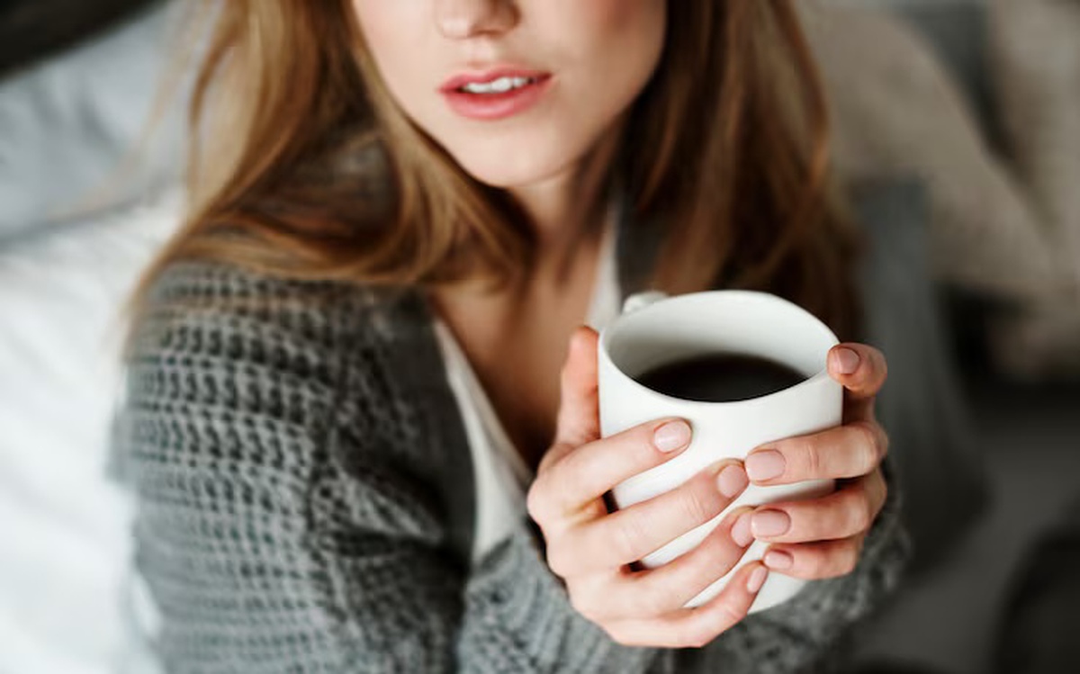 Dùng caffeine ban đêm tưởng tỉnh táo, ai ngờ dễ 'bốc đồng' hơn?