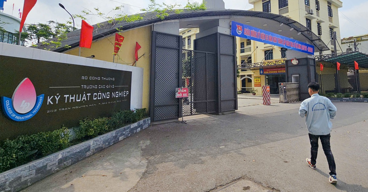 Vụ 'tố' doanh nghiệp 'ép tăng ca' khi thực tập: Nhà trường, học sinh nói gì?