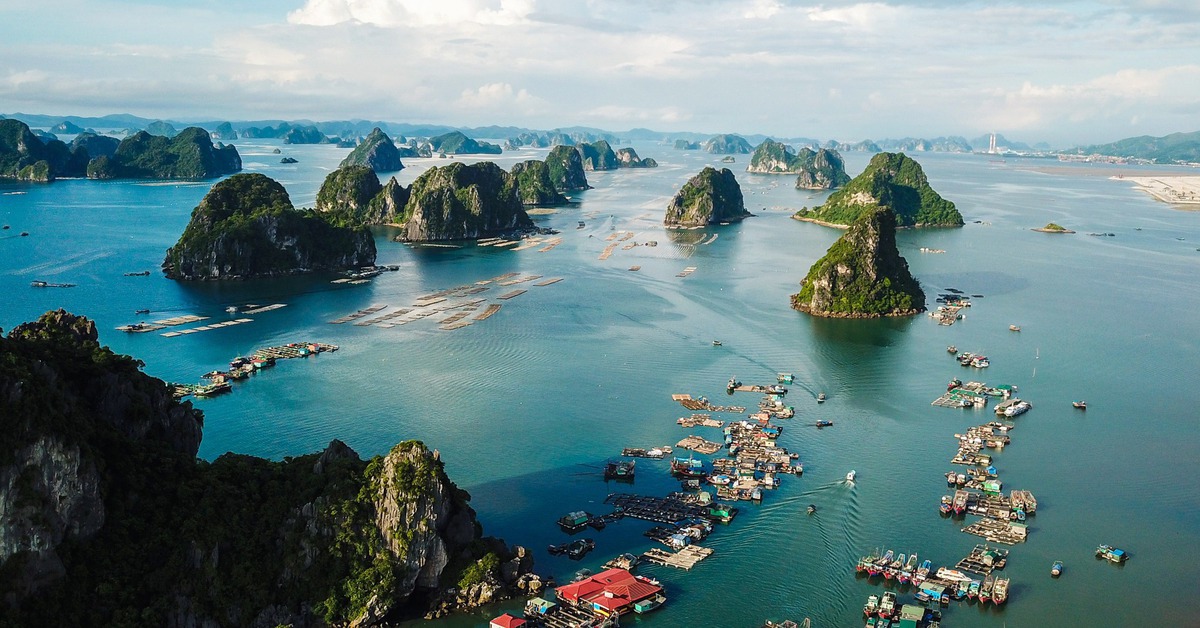 Vịnh biển ngay cạnh Hạ Long lọt top 7 kỳ quan bậc nhất Đông Nam Á