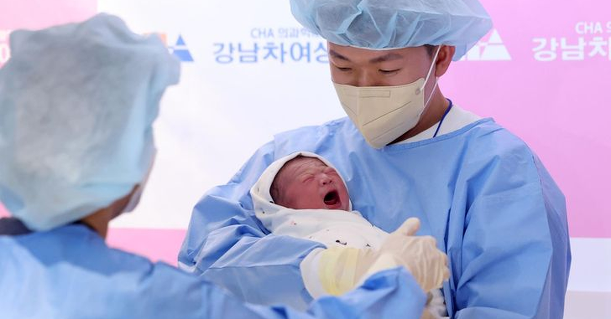 Giữa khủng hoảng dân số, một làng quê Hàn Quốc đón đứa trẻ đầu tiên sau 17 năm