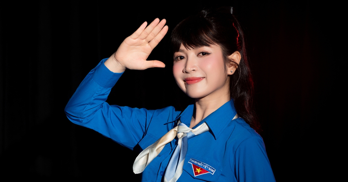 Nhạc sĩ Nguyễn Văn Chung và ca sĩ Nguyễn Duyên Quỳnh hát mừng ngày 26-3