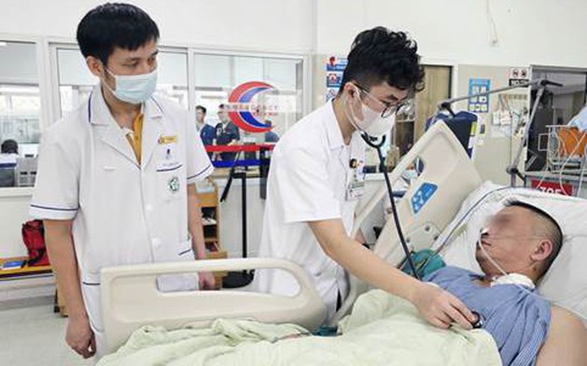 Thấy đau ngực nhẹ người đàn ông tự đi vào viện, rồi đột ngột ngừng tim