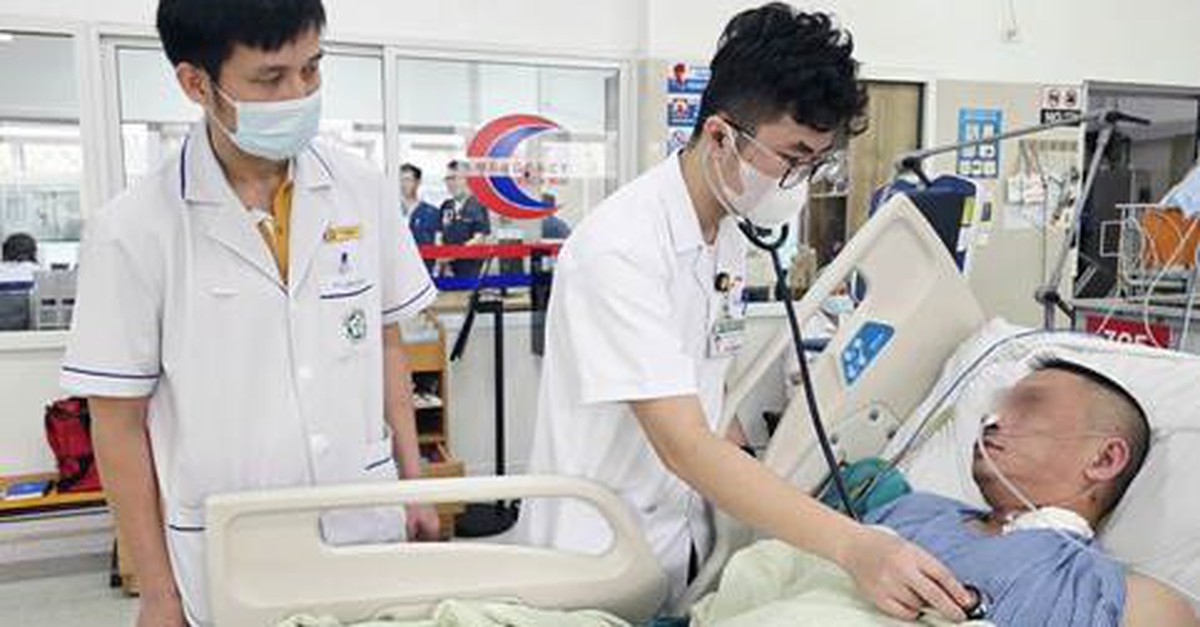 Thấy đau ngực nhẹ người đàn ông tự đi vào viện, rồi đột ngột ngừng tim