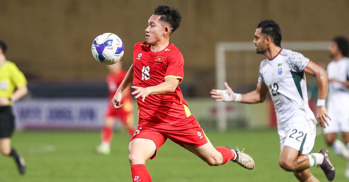 Video: Hai Long độc diễn ghi bàn vào lưới Bangladesh