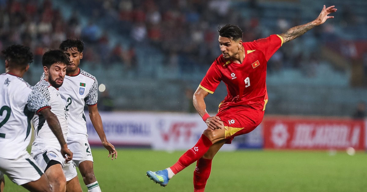 Video: Cột dọc từ chối bàn thắng đầu tiên của Hoàng Hên cho tuyển Việt Nam