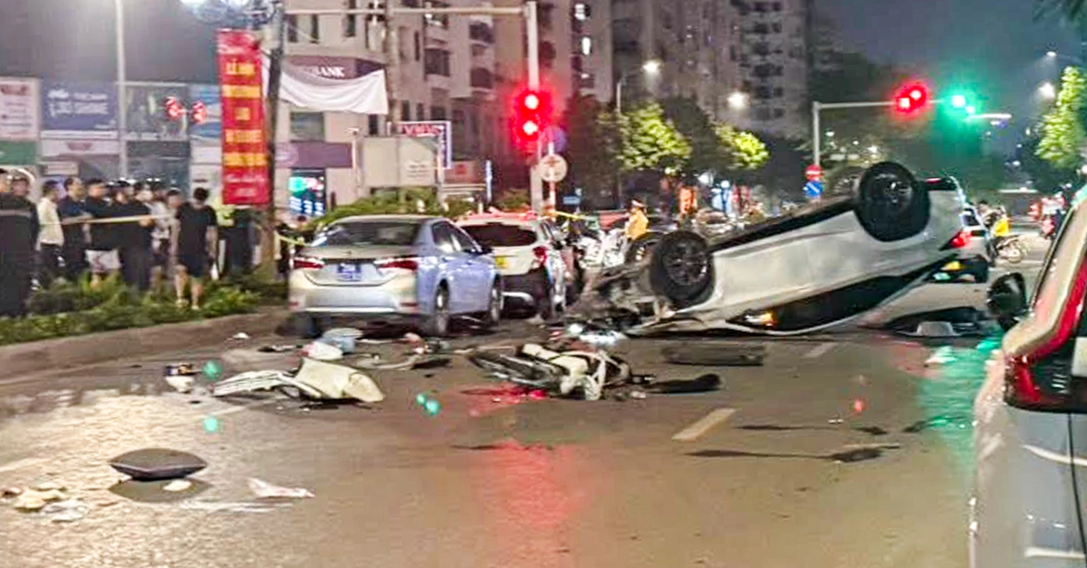 Nguyên nhân ban đầu vụ ô tô Lexus tông liên hoàn 6 xe rồi lật ngửa, công an tiếp tục điều tra