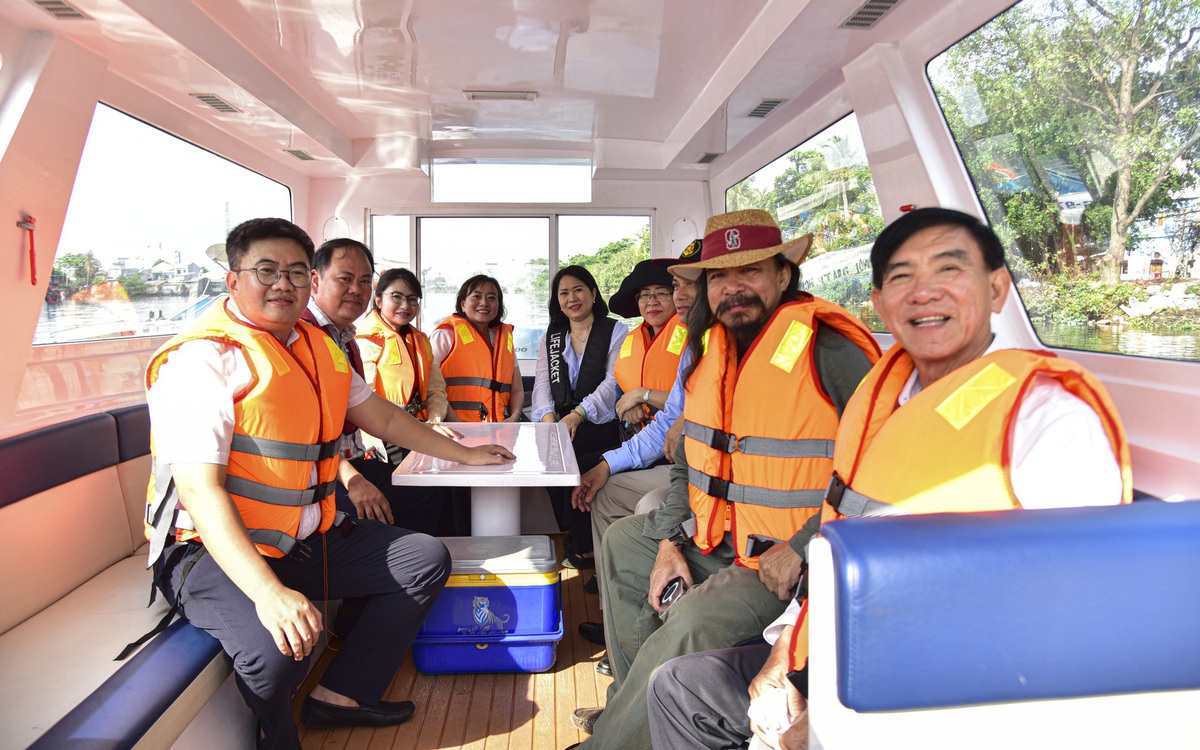 Phường Phú Định khảo sát dọc kênh Đôi, làm chợ nổi ở TP.HCM