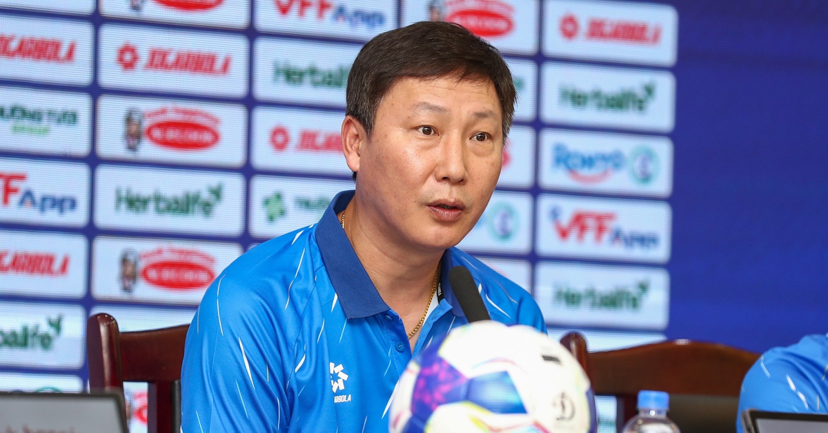 HLV Kim Sang Sik: Tôi phải xem lại cân nặng của Xuân Son