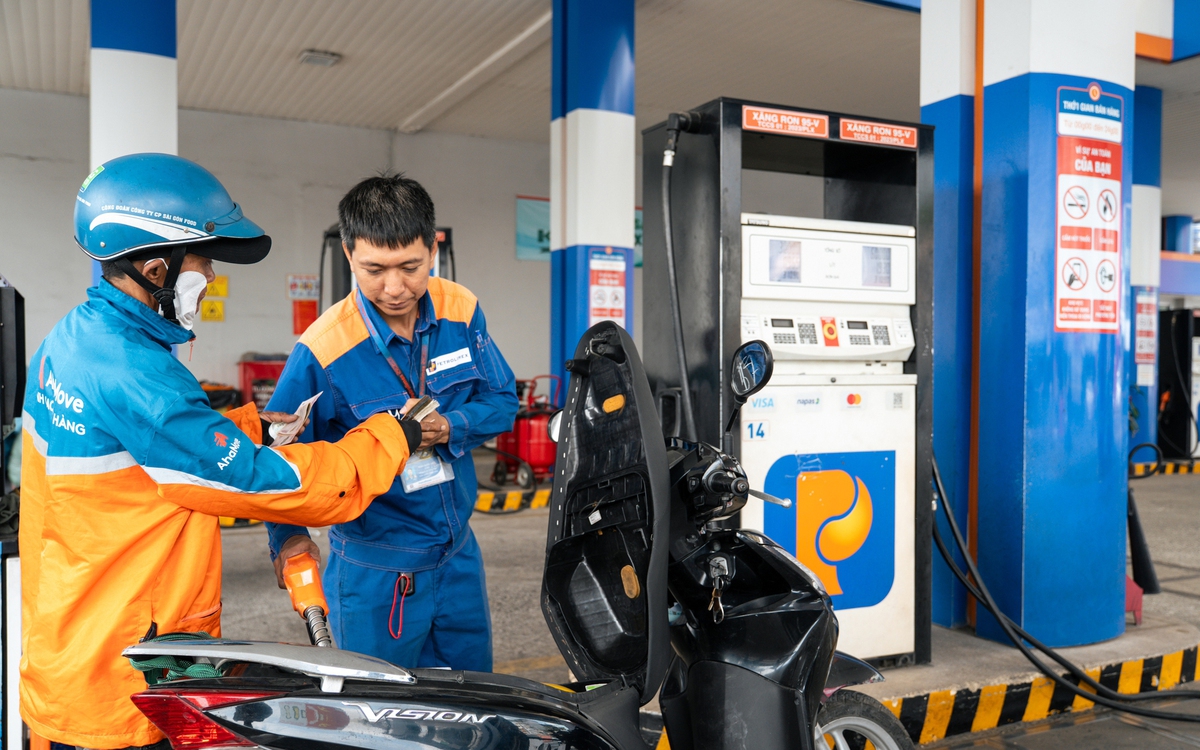 Bộ Công Thương công bố mức giảm giá xăng mạnh nhất trước nay, lên tới hơn 5.600 đồng/lít