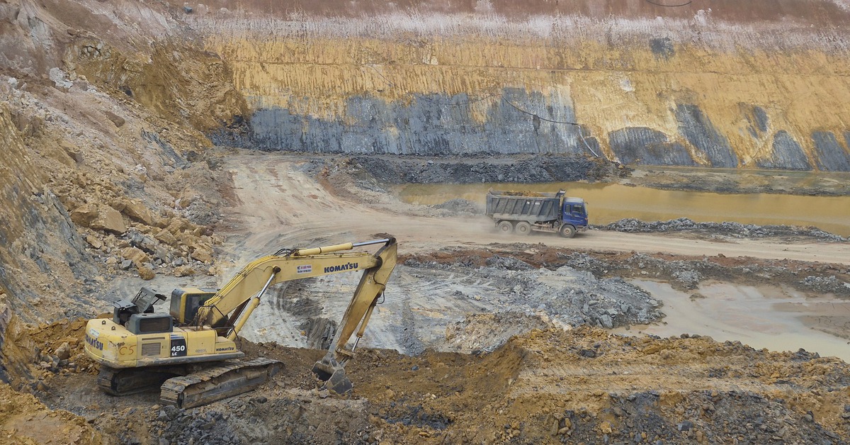 Nhà máy thủy điện lớn nhất miền Nam giải bài toán nhiên liệu, vật liệu thi công