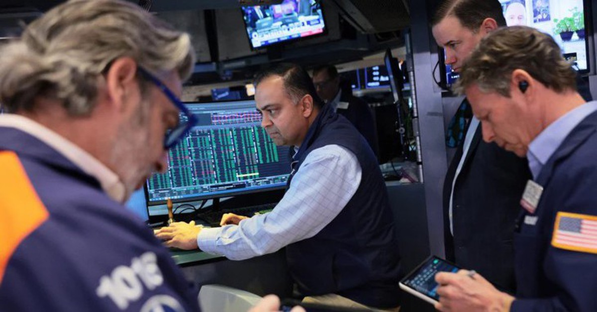 Đọc nhanh 27-3: Giá dầu vọt lên, chứng khoán Mỹ "rơi" hơn 500 điểm, dự báo VN-Index