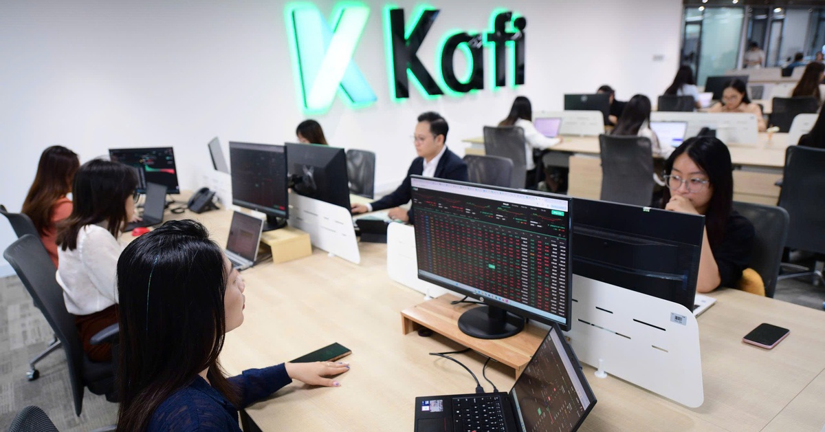 Thị trường chứng khoán tăng trưởng mạnh, xuất hiện những 'tay chơi' mới