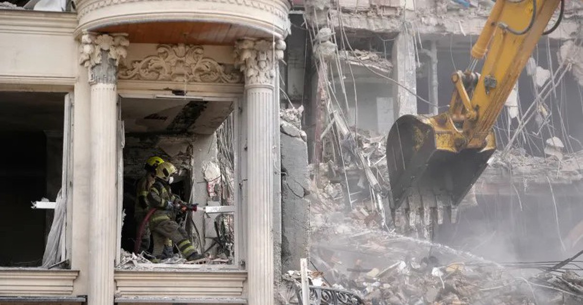 Iran dọa tấn công khách sạn chứa lính Mỹ, Israel không kích dồn dập Tehran