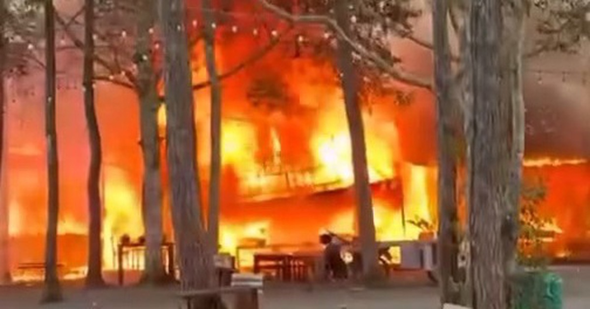 Cháy khu kinh tế đêm ở Măng Đen, nhiều gian hàng bị thiêu rụi