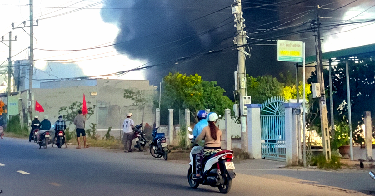 Cháy nhà ở Ninh Thuận, xe hơi, xe máy và nhiều tài sản bị thiêu rụi