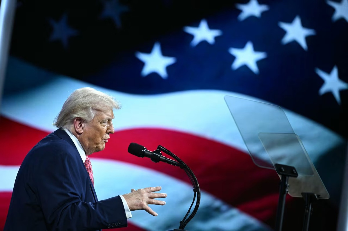 Chiến sự Trung Đông 28-3: Ông Trump đùa Hormuz là 'eo biển Trump'; Israel đánh cơ sở hạt nhân Iran