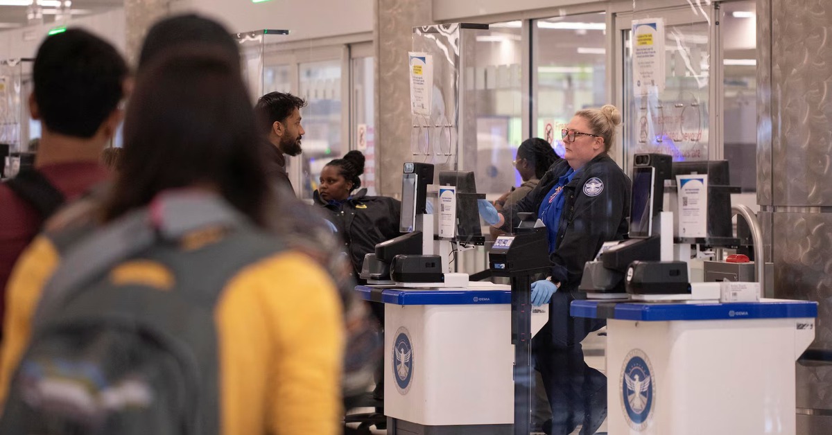 Hàng không Mỹ hỗn loạn, ông Trump ra lệnh trả lương cho nhân viên an ninh sân bay