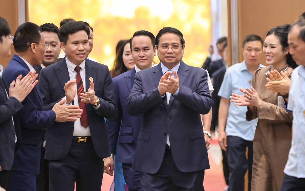 Thủ tướng họp thúc đẩy tăng trưởng hai con số, tri ân doanh nghiệp