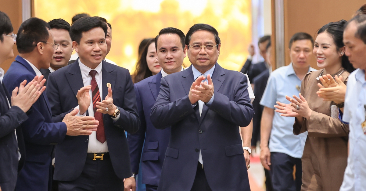 Thủ tướng họp thúc đẩy tăng trưởng hai con số, tri ân doanh nghiệp