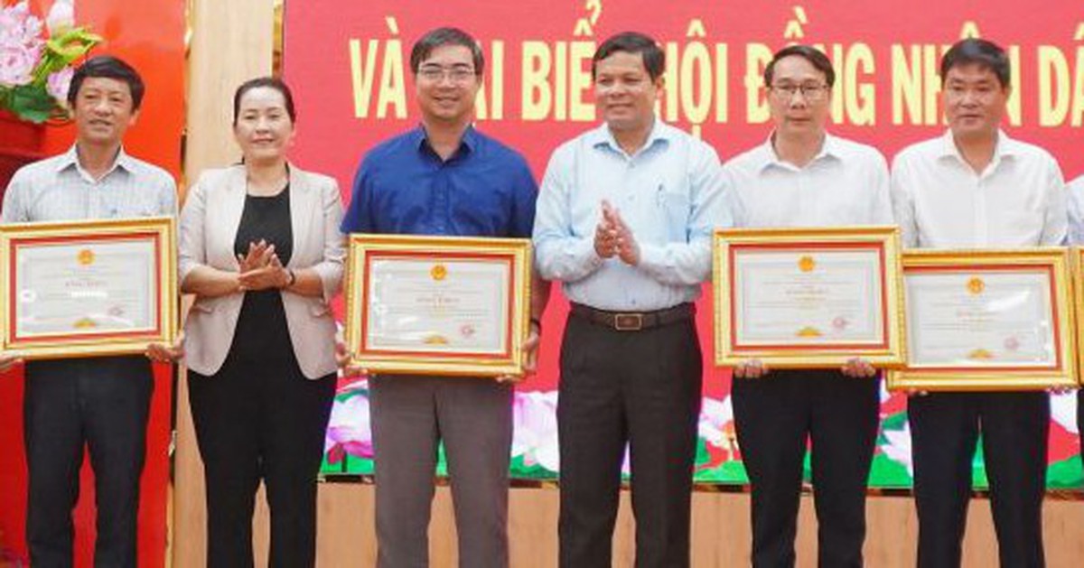 Quảng Ngãi khen thưởng 259 tập thể, cá nhân sau khi bầu cử thành công