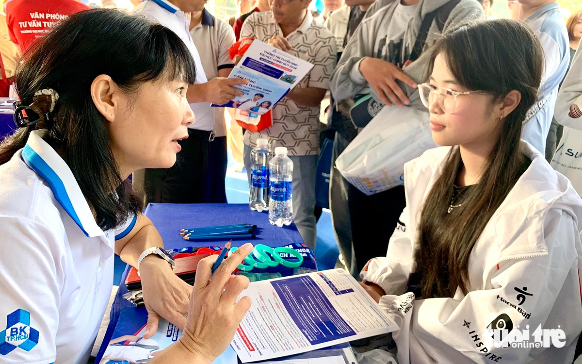 Giấy báo dự thi đánh giá năng lực Đại học Quốc gia TP.HCM sai sót thông tin, cần làm gì?