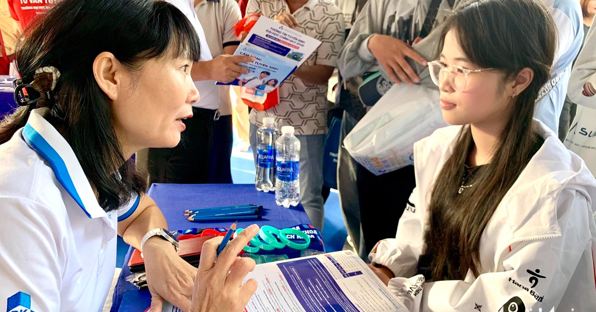 Giấy báo dự thi đánh giá năng lực Đại học Quốc gia TP.HCM sai sót thông tin, cần làm gì?