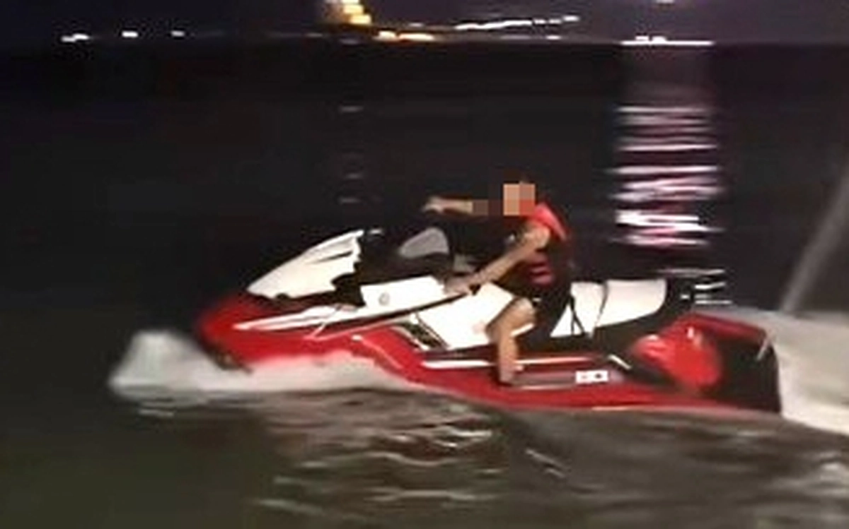 Công an mời làm việc TikToker phóng mô tô nước trên bãi tắm công cộng Nha Trang